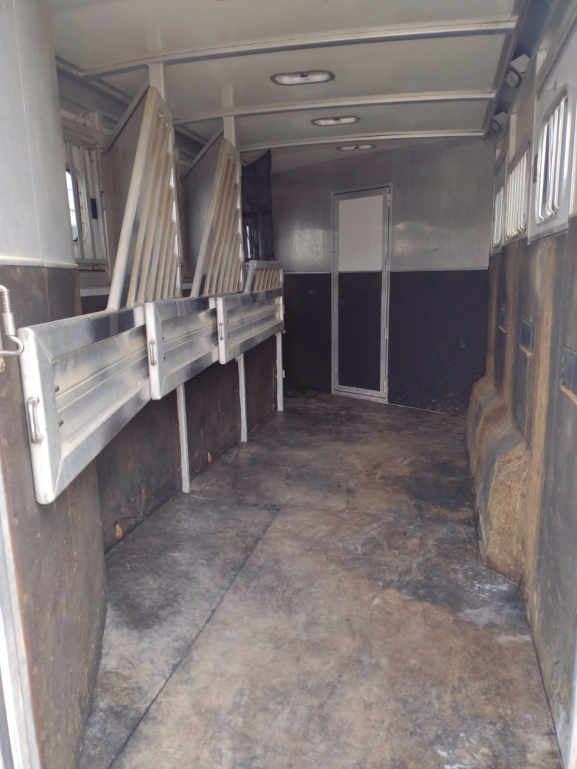 Used 2005 Cimarron Trailers 4 Horse Weekender Trailer