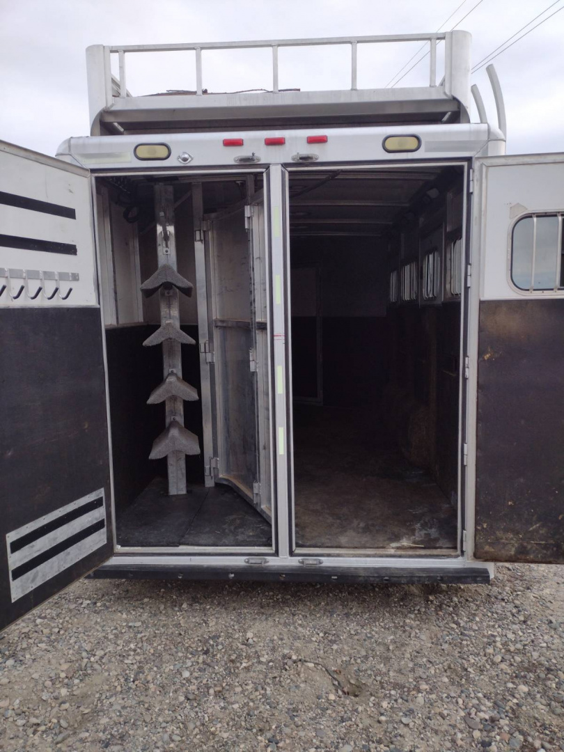 Used 2005 Cimarron Trailers 4 Horse Weekender Trailer