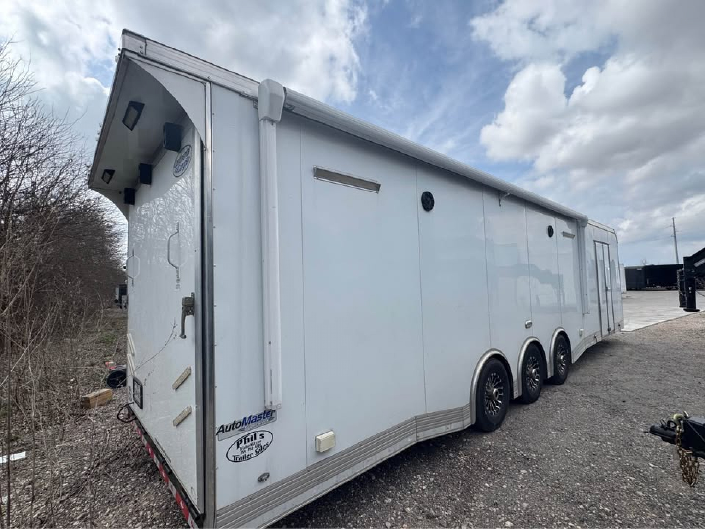 Used USED 2022 Continental Cargo USED 8.5X34 BATHROOM PACKAGE, 2 AC UNITS, ELECTRIC JACK & MORE! Car / Racing Trailer