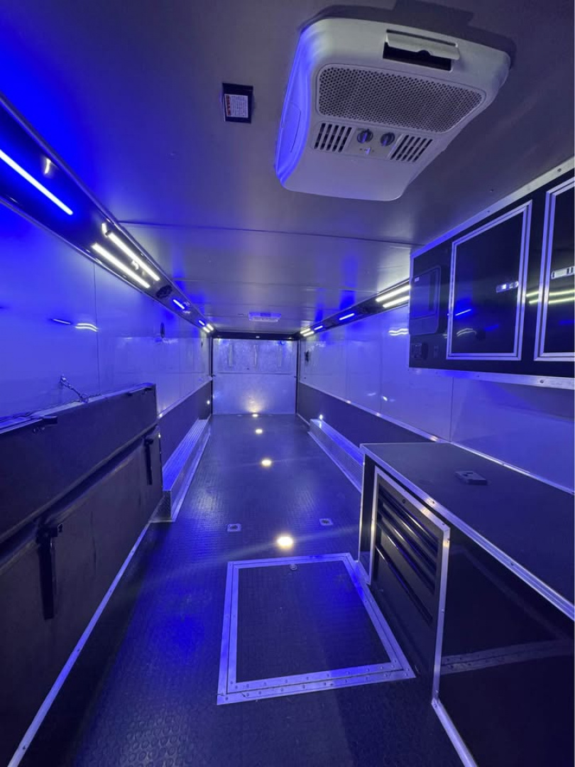 Used USED 2022 Continental Cargo USED 8.5X34 BATHROOM PACKAGE, 2 AC UNITS, ELECTRIC JACK & MORE! Car / Racing Trailer