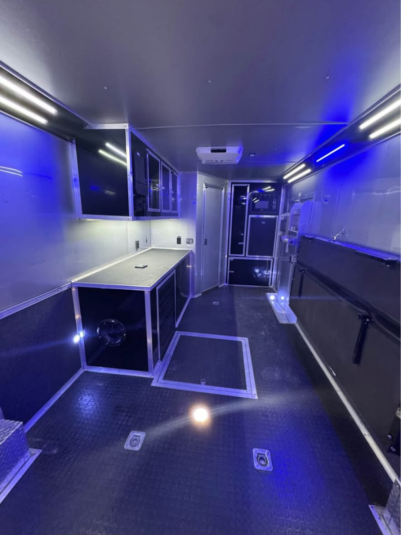 Used USED 2022 Continental Cargo USED 8.5X34 BATHROOM PACKAGE, 2 AC UNITS, ELECTRIC JACK & MORE! Car / Racing Trailer