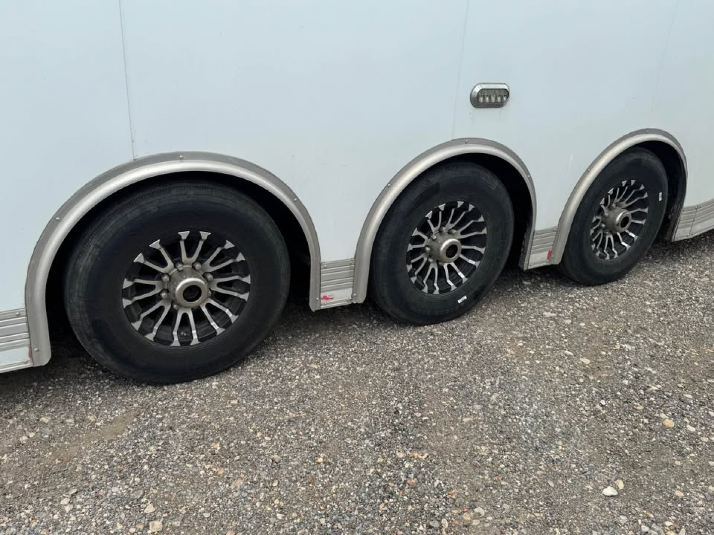 Used USED 2022 Continental Cargo USED 8.5X34 BATHROOM PACKAGE, 2 AC UNITS, ELECTRIC JACK & MORE! Car / Racing Trailer