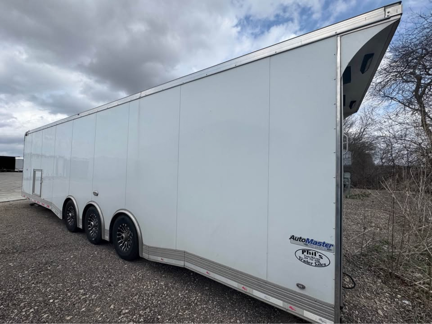 Used USED 2022 Continental Cargo USED 8.5X34 BATHROOM PACKAGE, 2 AC UNITS, ELECTRIC JACK & MORE! Car / Racing Trailer