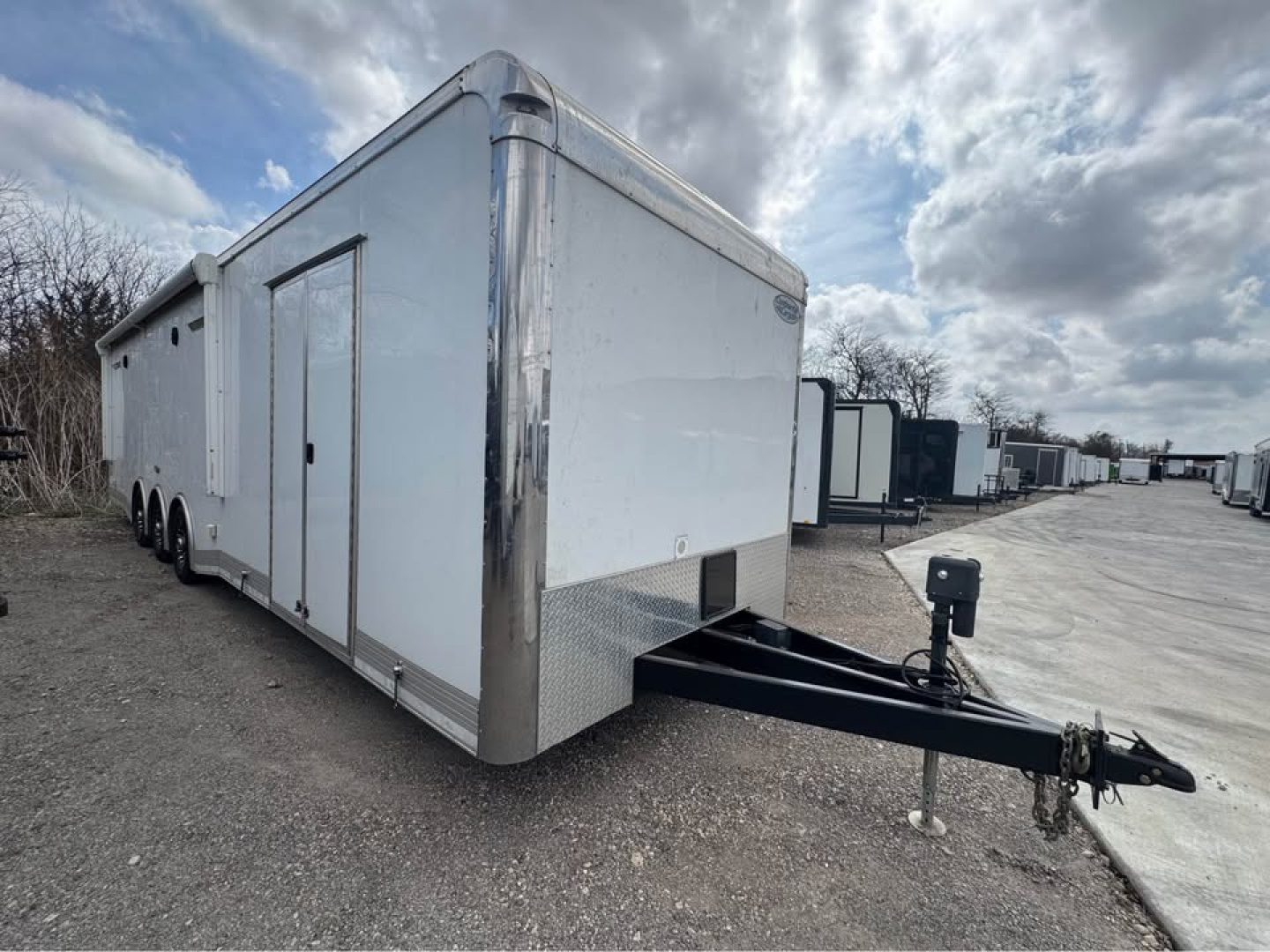 Used USED 2022 Continental Cargo USED 8.5X34 BATHROOM PACKAGE, 2 AC UNITS, ELECTRIC JACK & MORE! Car / Racing Trailer