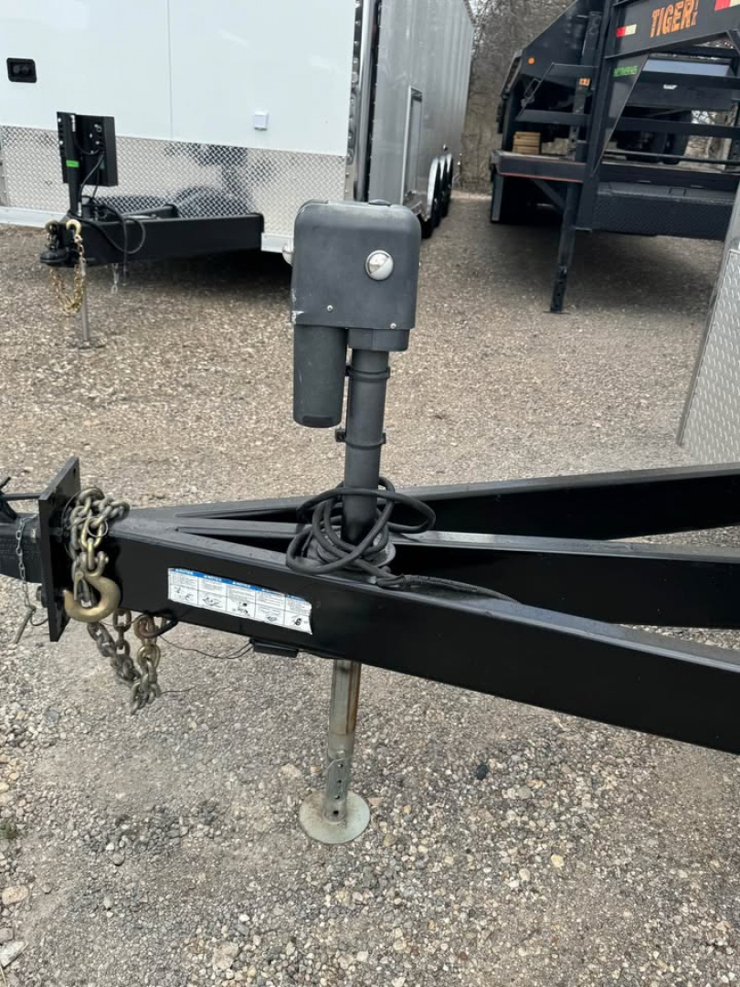 Used USED 2022 Continental Cargo USED 8.5X34 BATHROOM PACKAGE, 2 AC UNITS, ELECTRIC JACK & MORE! Car / Racing Trailer