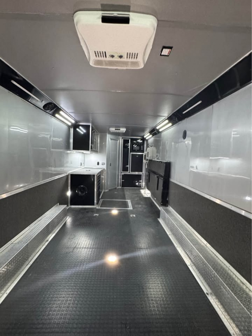 Used USED 2022 Continental Cargo USED 8.5X34 BATHROOM PACKAGE, 2 AC UNITS, ELECTRIC JACK & MORE! Car / Racing Trailer