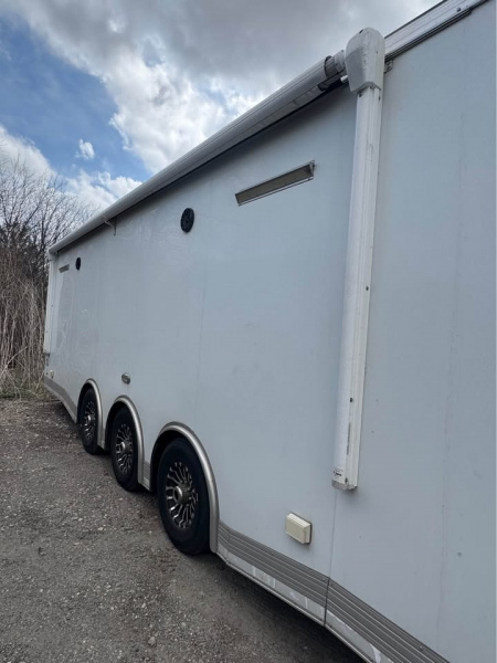 Used USED 2022 Continental Cargo USED 8.5X34 BATHROOM PACKAGE, 2 AC UNITS, ELECTRIC JACK & MORE! Car / Racing Trailer