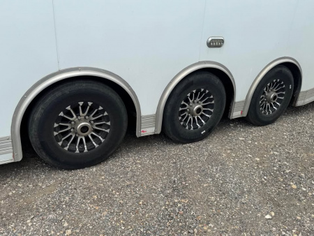 Used USED 2022 Continental Cargo USED 8.5X34 BATHROOM PACKAGE, 2 AC UNITS, ELECTRIC JACK & MORE! Car / Racing Trailer