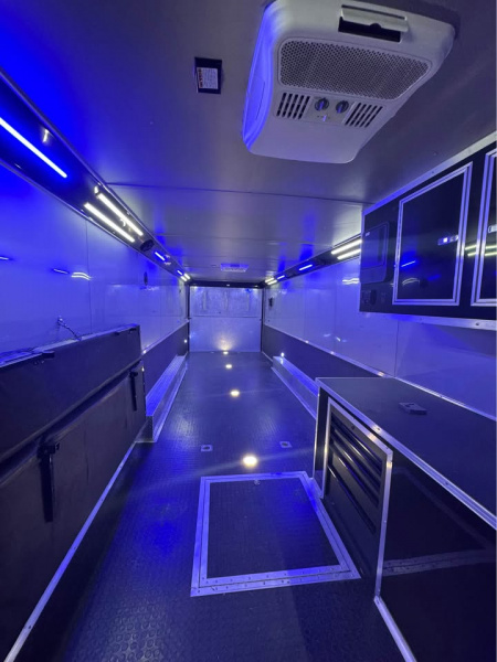 Used USED 2022 Continental Cargo USED 8.5X34 BATHROOM PACKAGE, 2 AC UNITS, ELECTRIC JACK & MORE! Car / Racing Trailer