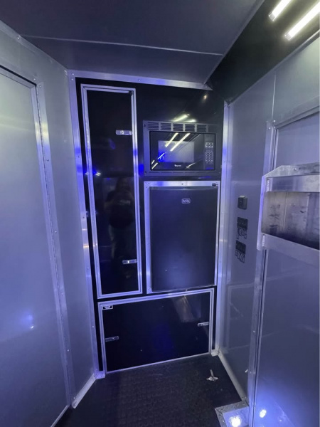 Used USED 2022 Continental Cargo USED 8.5X34 BATHROOM PACKAGE, 2 AC UNITS, ELECTRIC JACK & MORE! Car / Racing Trailer