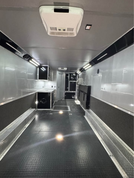 Used USED 2022 Continental Cargo USED 8.5X34 BATHROOM PACKAGE, 2 AC UNITS, ELECTRIC JACK & MORE! Car / Racing Trailer