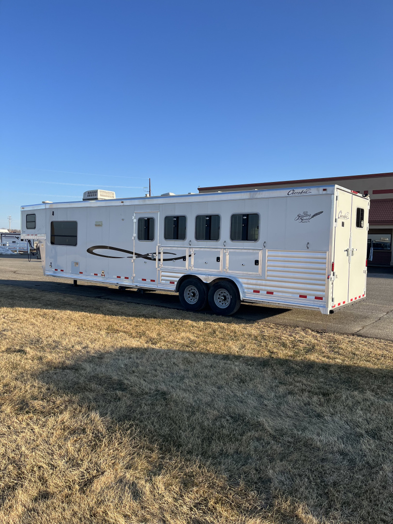 Used 2011 Cherokee 4H 12'LQ Horse Trailer