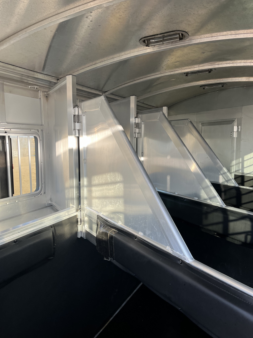 Used 2011 Cherokee 4H 12'LQ Horse Trailer