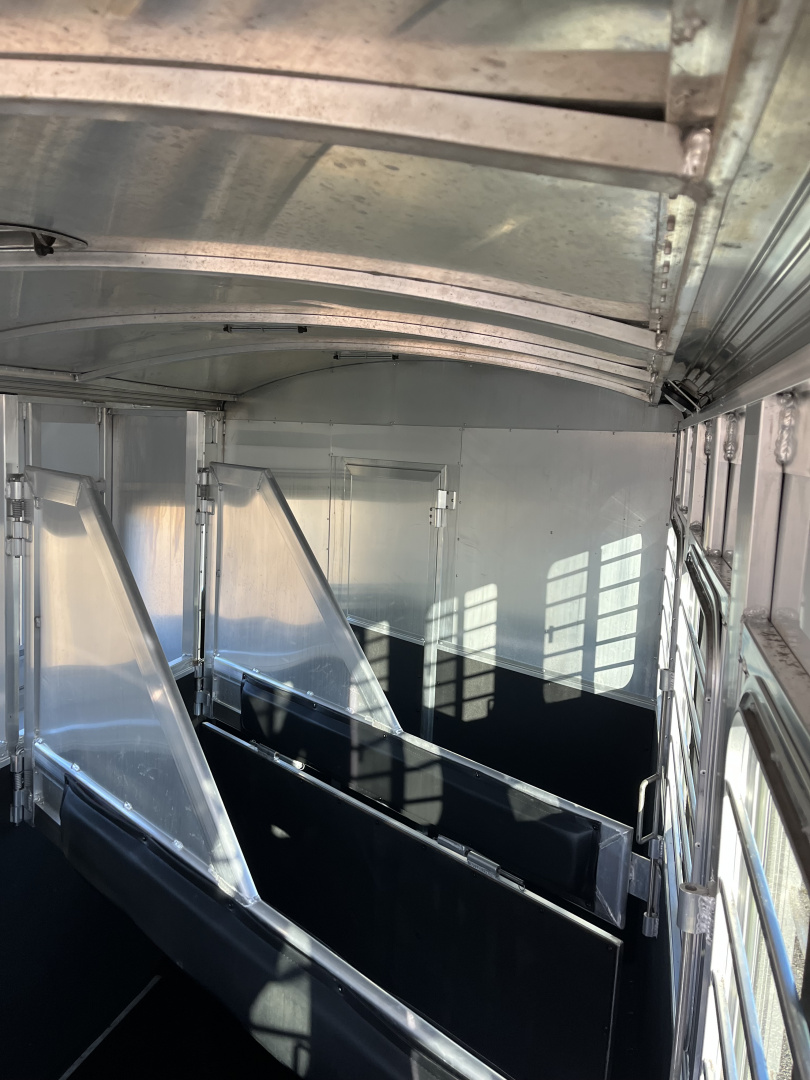 Used 2011 Cherokee 4H 12'LQ Horse Trailer