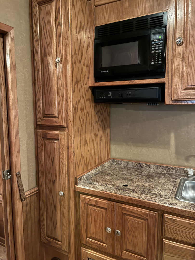 Used 2011 Cherokee 4H 12'LQ Horse Trailer