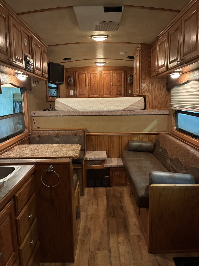 Used 2011 Cherokee 4H 12'LQ Horse Trailer