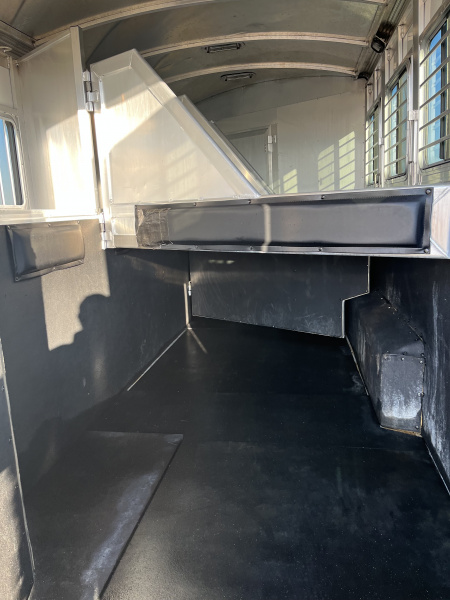 Used 2011 Cherokee 4H 12'LQ Horse Trailer