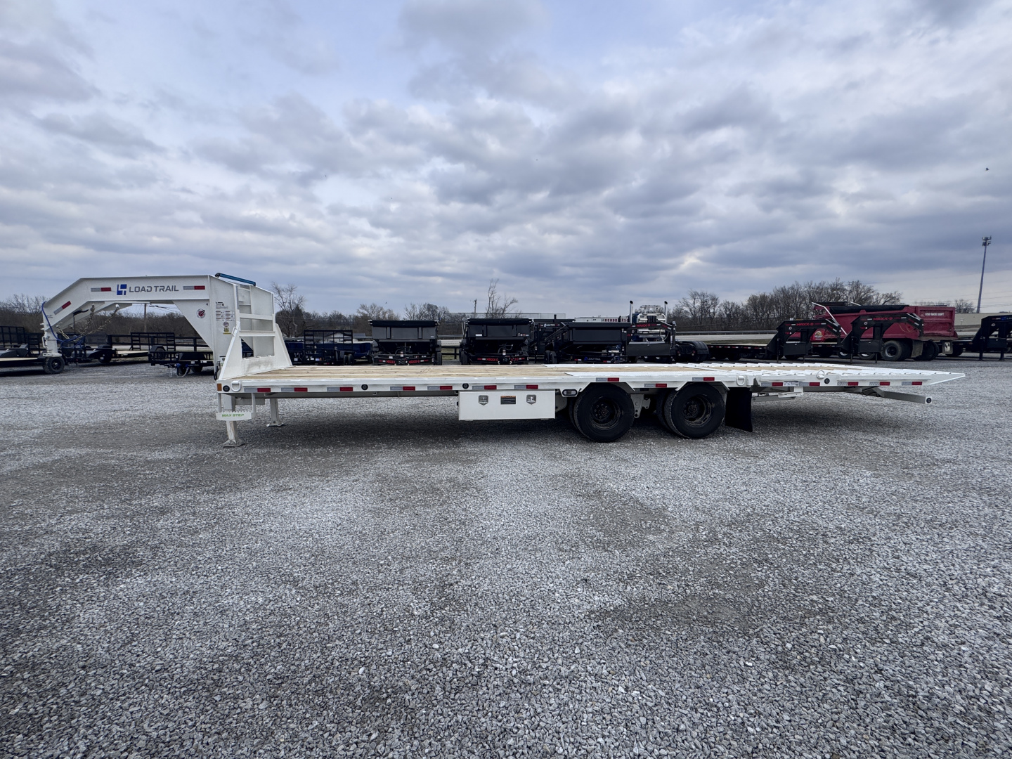 New 2026 Load Trail 32' Hydraulic Dovetail Gooseneck Equipment Trailer