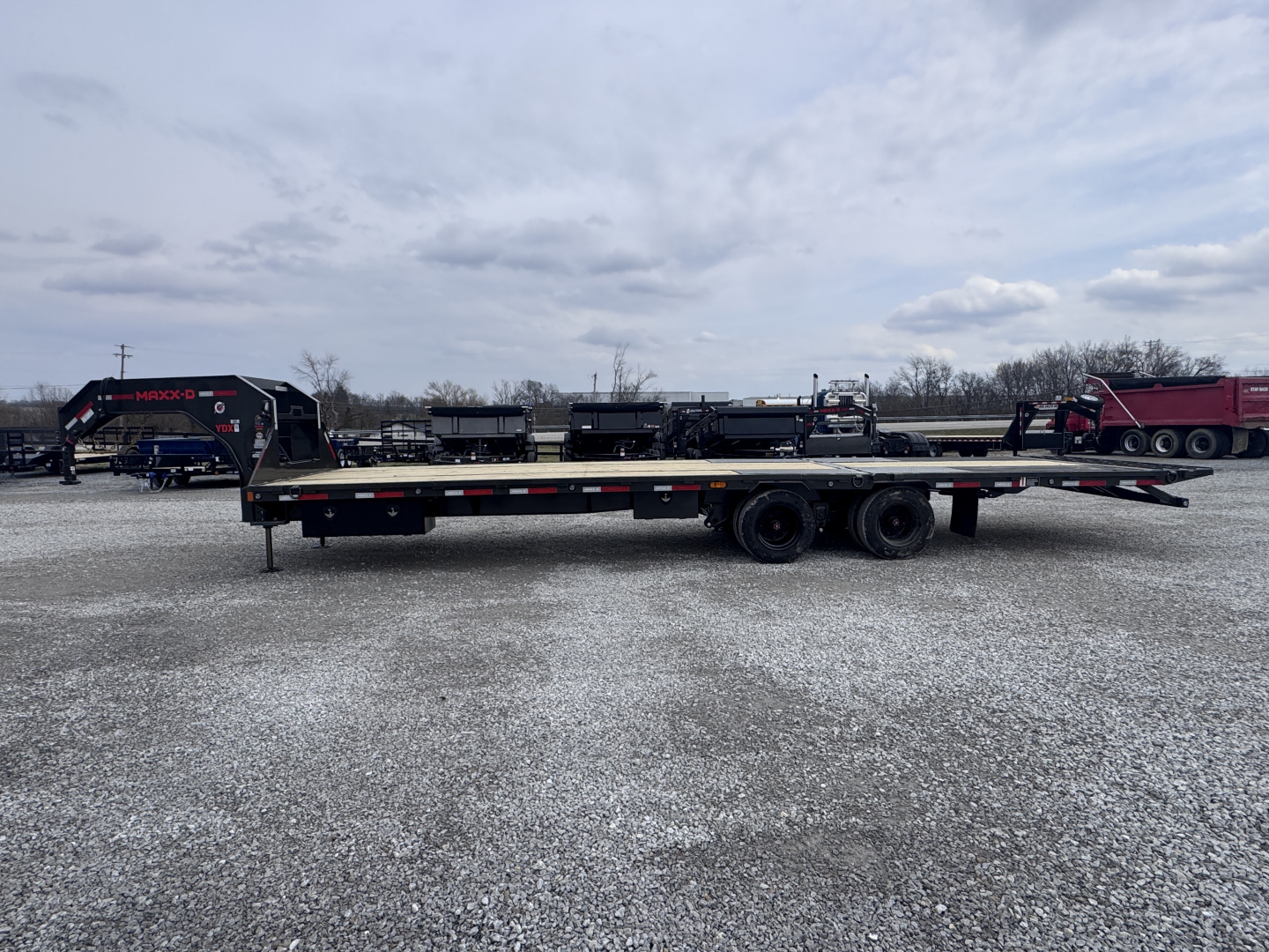 New 2026 MAXX-D 32' Hydraulic Dovetail Gooseneck Equipment Trailer
