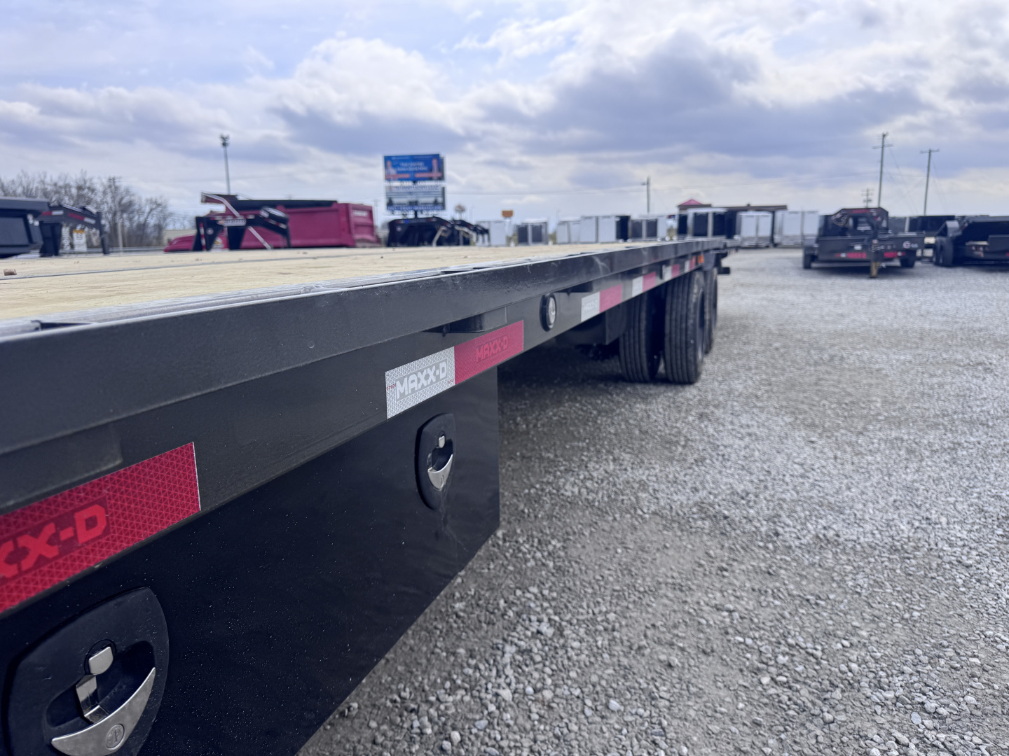 New 2026 MAXX-D 32' Hydraulic Dovetail Gooseneck Equipment Trailer