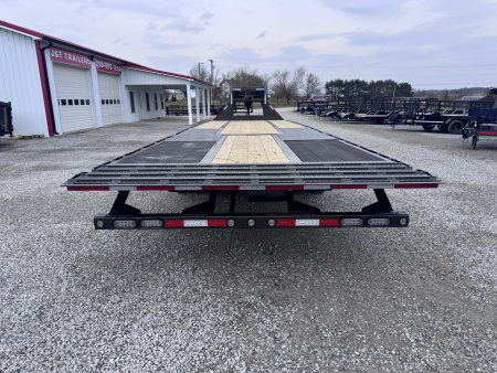 New 2026 MAXX-D 32' Hydraulic Dovetail Gooseneck Equipment Trailer