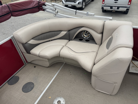 Used 2015 Sylvan Mirage 8520 Pontoon Boat