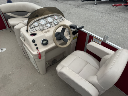 Used 2015 Sylvan Mirage 8520 Pontoon Boat