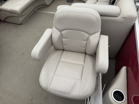 Used 2015 Sylvan Mirage 8520 Pontoon Boat