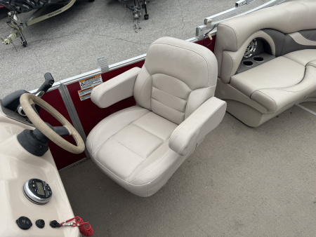 Used 2015 Sylvan Mirage 8520 Pontoon Boat
