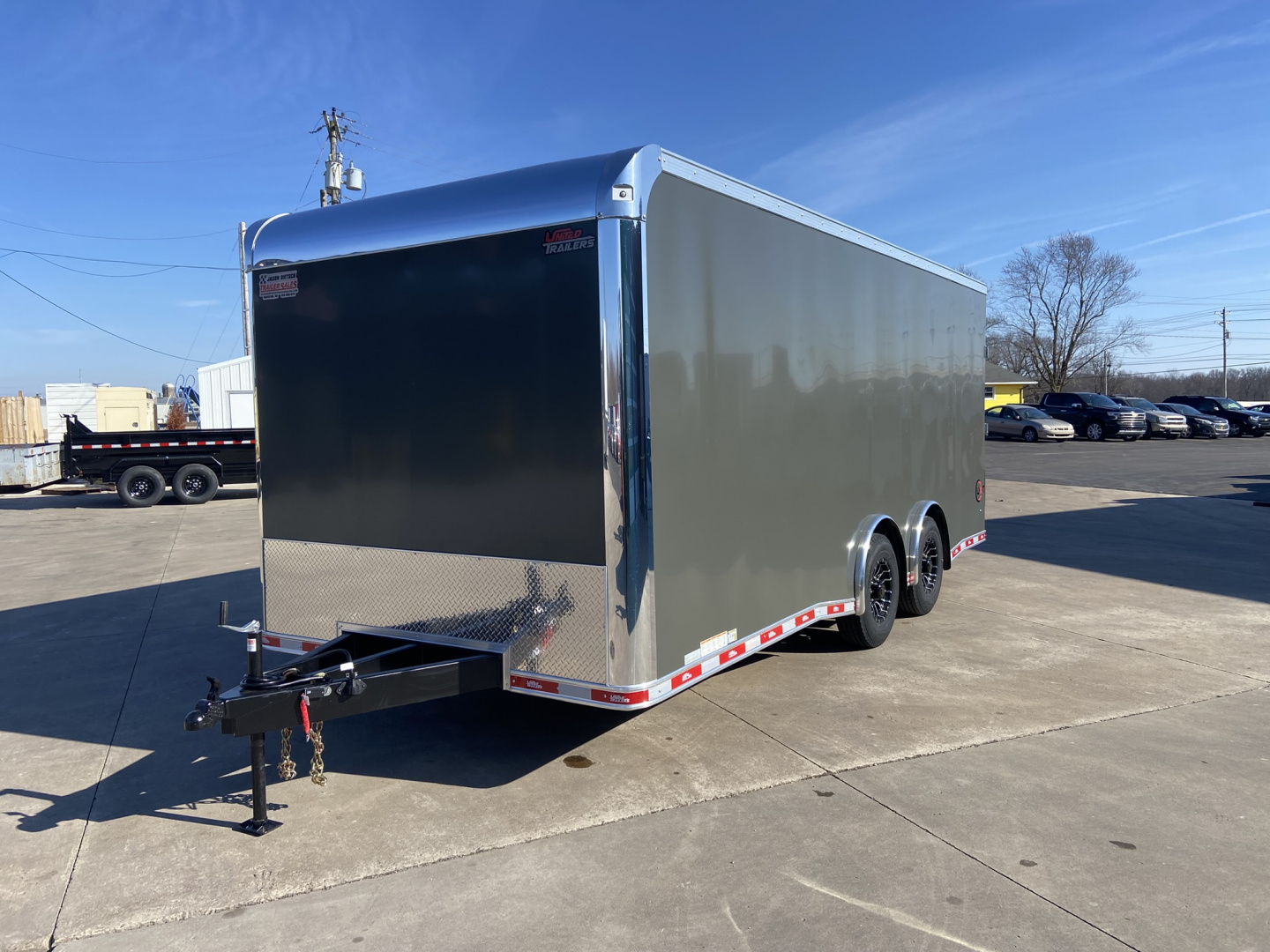 New United UXT 8.520 Cargo Enclosed Trailer