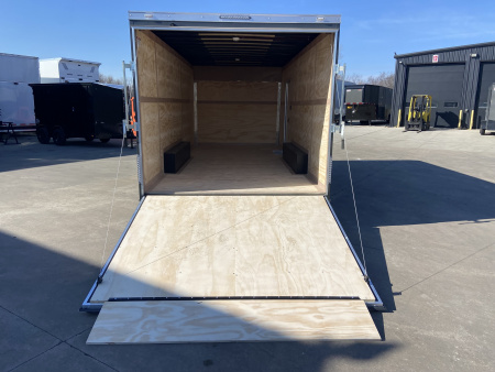 New United UXT 8.520 Cargo Enclosed Trailer