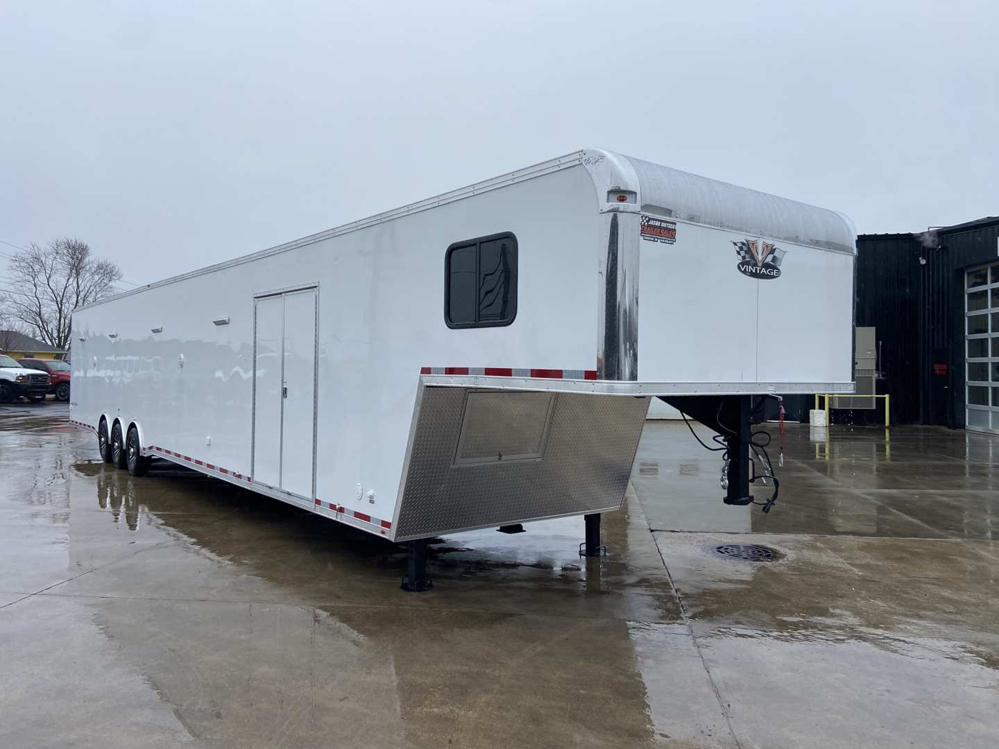 New Vintage 8X53 Center Bath Racing Trailer