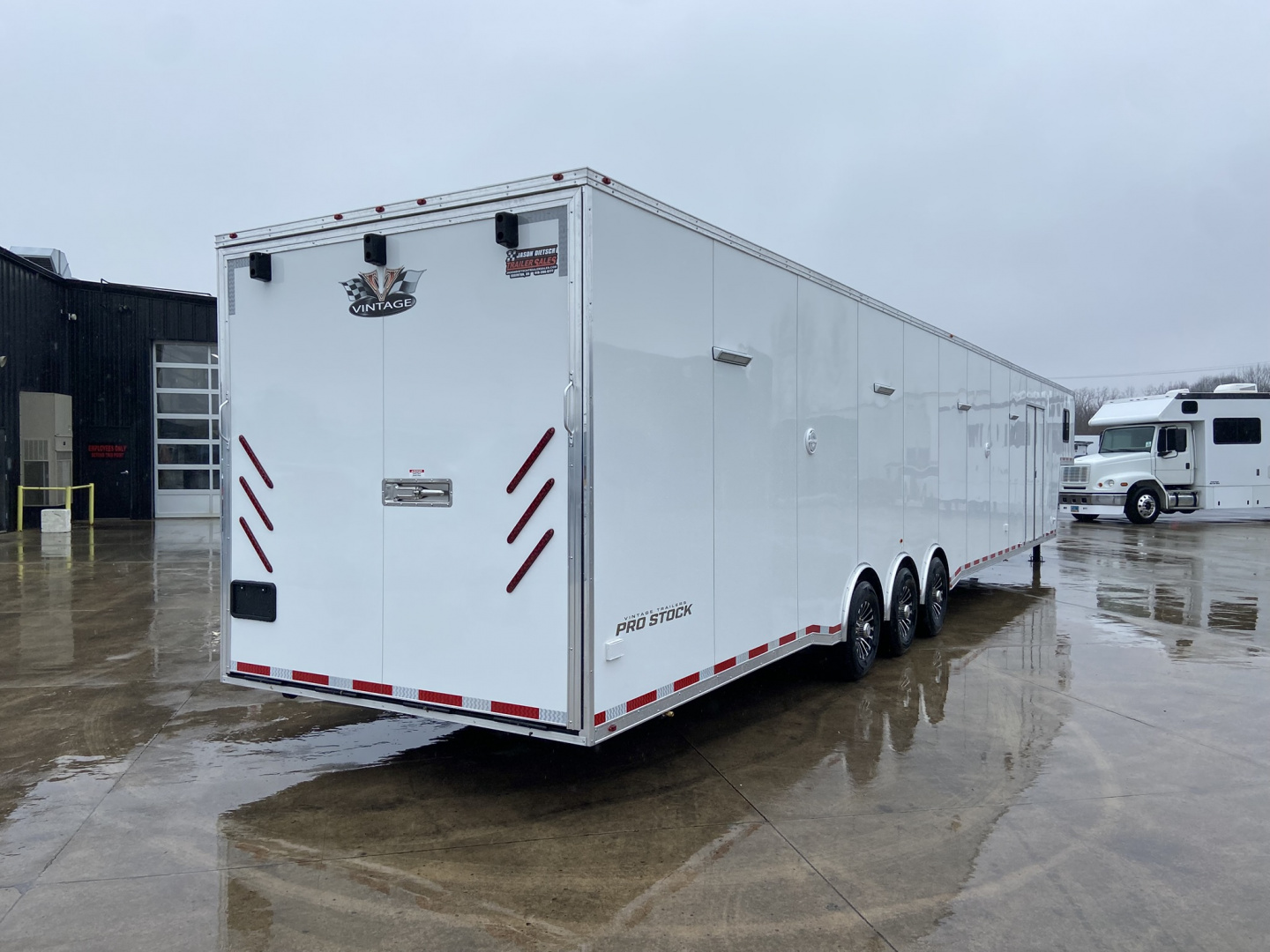 New Vintage 8X53 Center Bath Racing Trailer