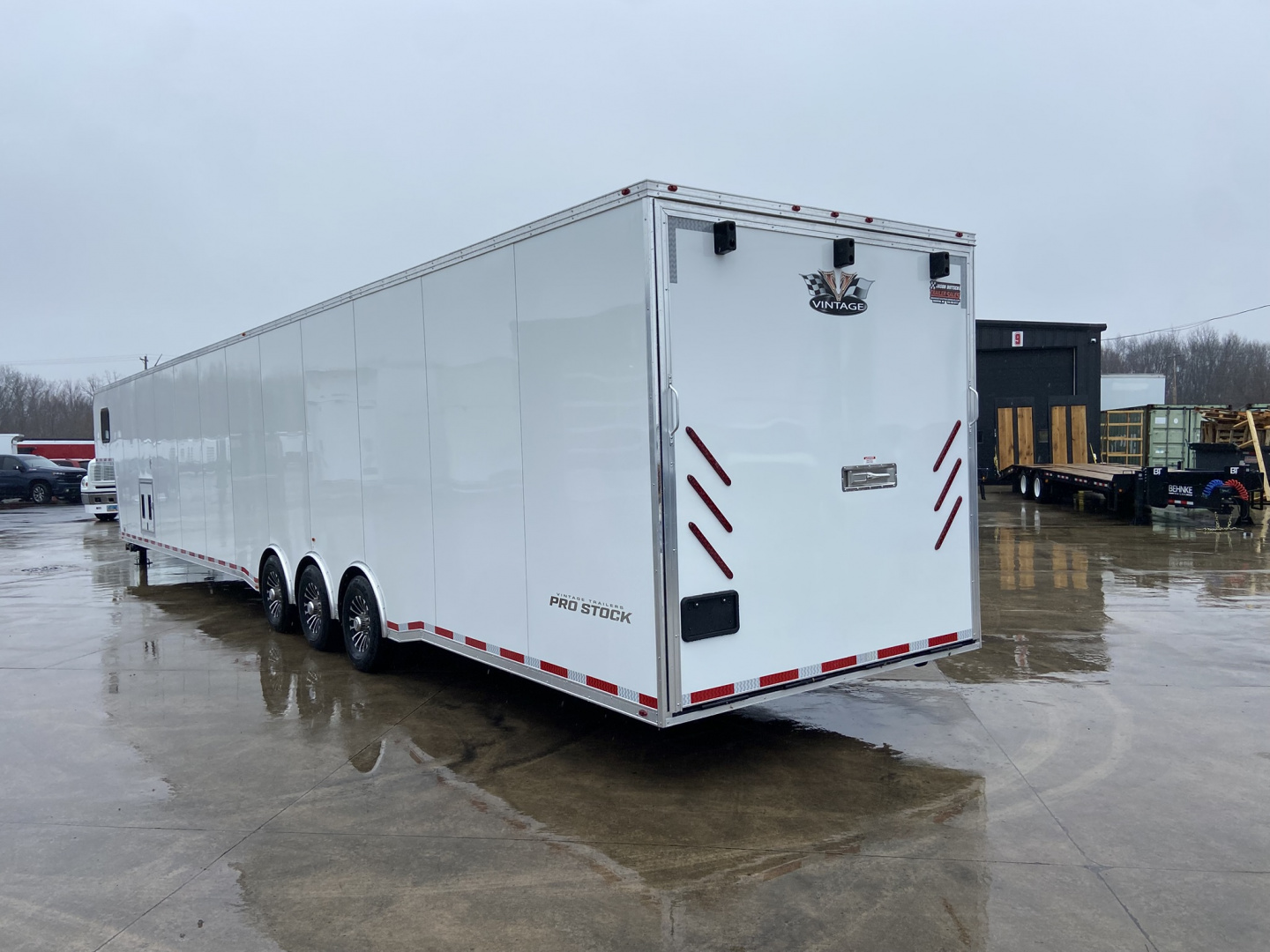 New Vintage 8X53 Center Bath Racing Trailer