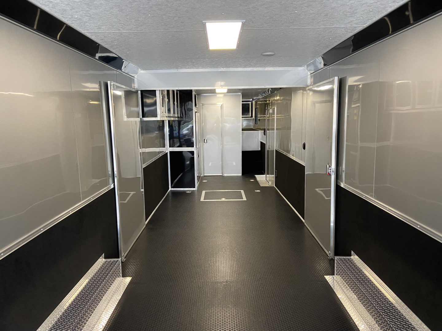 New Vintage 8X53 Center Bath Racing Trailer