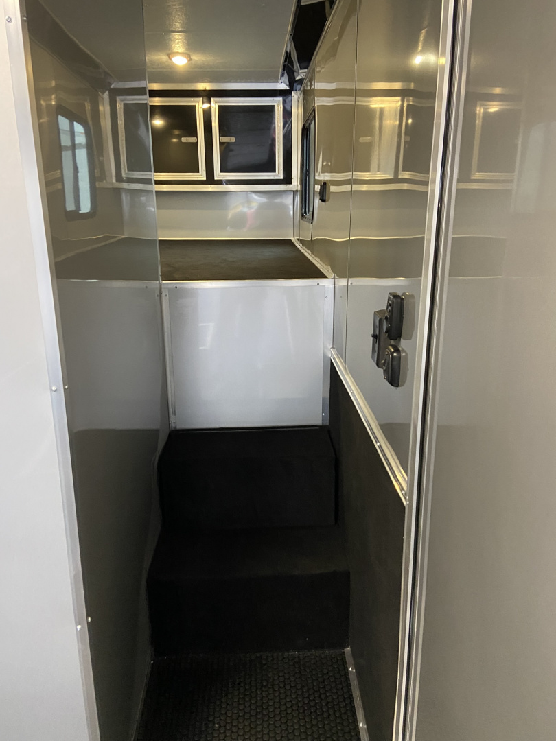 New Vintage 8X53 Center Bath Racing Trailer