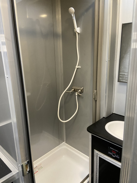 New Vintage 8X53 Center Bath Racing Trailer