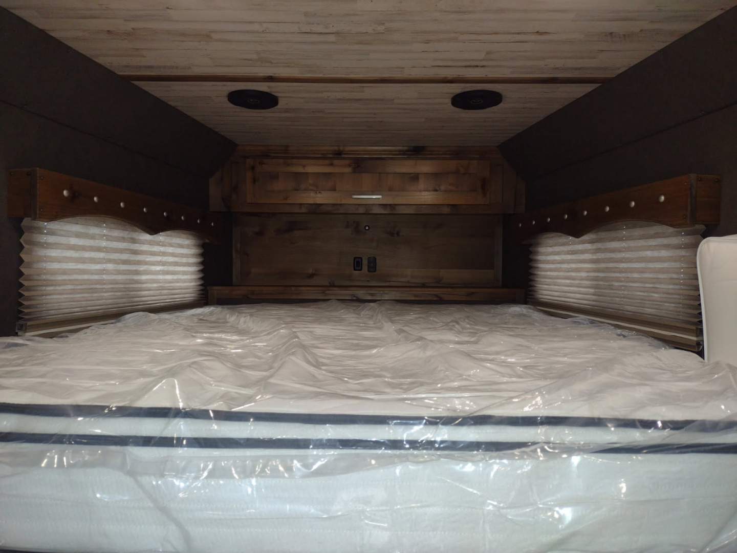 New 2026 Trails West Sierra 4 Horse w/ 10x10 Living Quarters Trailer