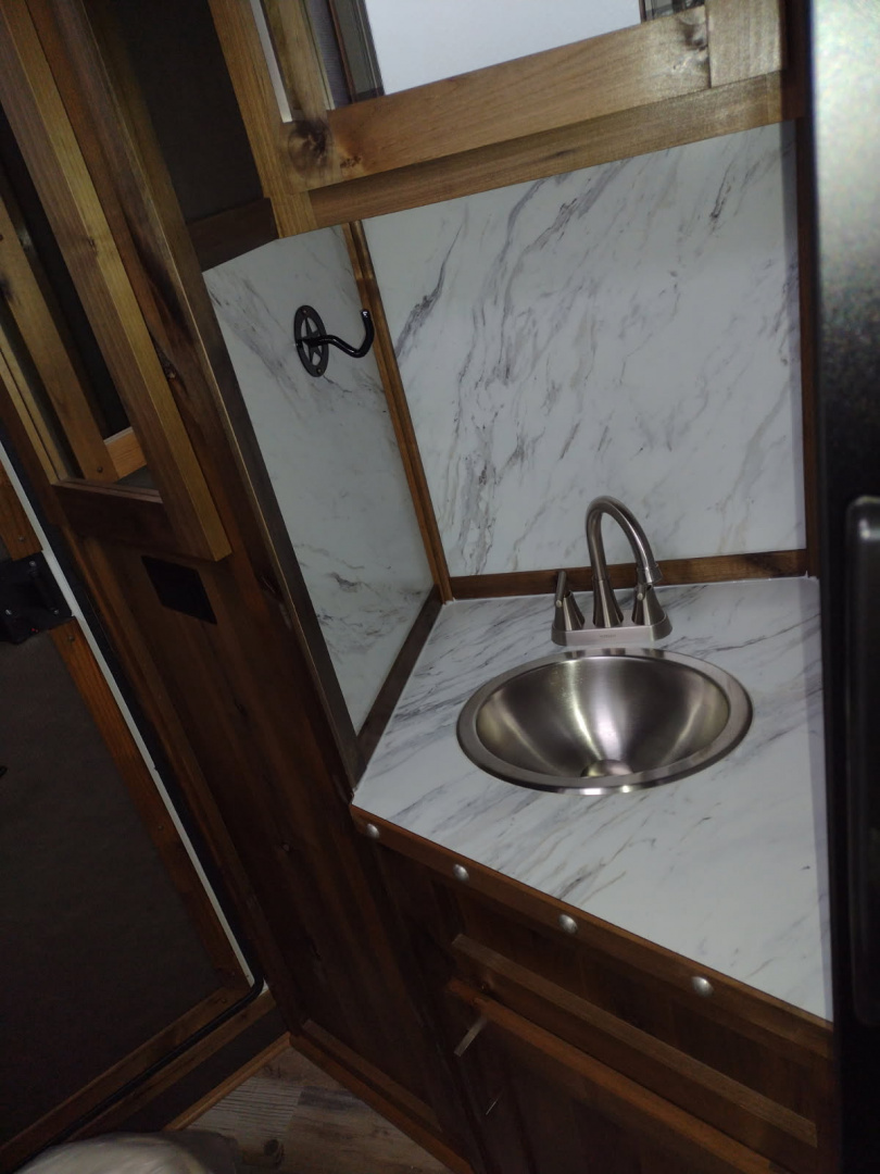 New 2026 Trails West Sierra 4 Horse w/ 10x10 Living Quarters Trailer