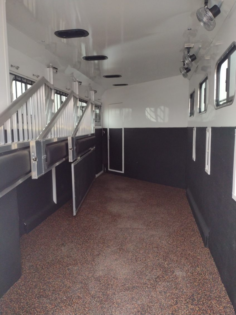 New 2026 Trails West Sierra 4 Horse w/ 10x10 Living Quarters Trailer