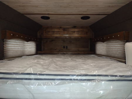 New 2026 Trails West Sierra 4 Horse w/ 10x10 Living Quarters Trailer