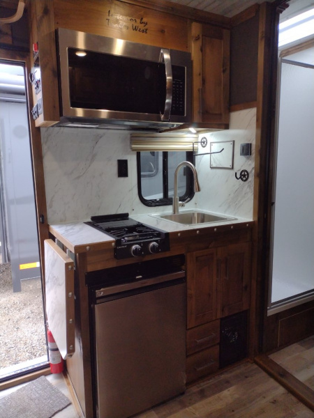 New 2026 Trails West Sierra 4 Horse w/ 10x10 Living Quarters Trailer