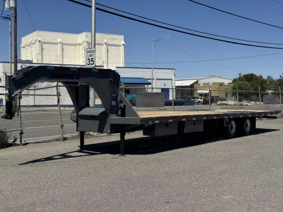 New 2025 Diamond C FMAX212 32' Pacesetter Edition - 25.9K Gooseneck Equipment Trailer