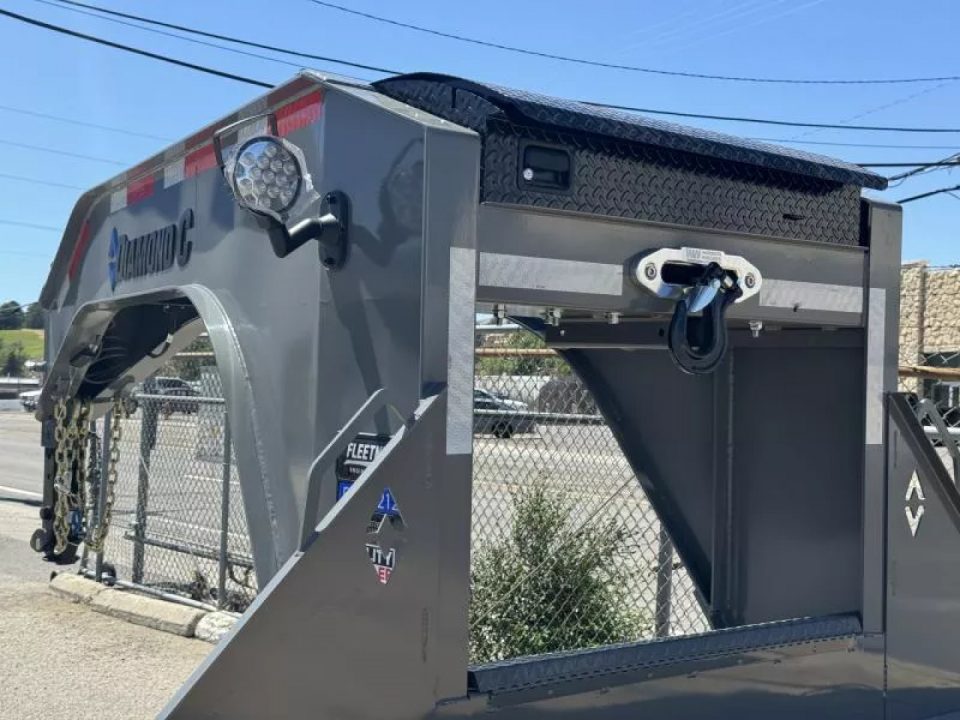 New 2025 Diamond C FMAX212 32' Pacesetter Edition - 25.9K Gooseneck Equipment Trailer