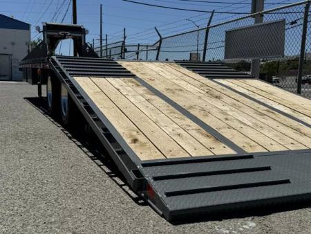 New 2025 Diamond C FMAX212 32' Pacesetter Edition - 25.9K Gooseneck Equipment Trailer