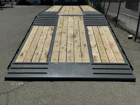 New 2025 Diamond C FMAX212 32' Pacesetter Edition - 25.9K Gooseneck Equipment Trailer