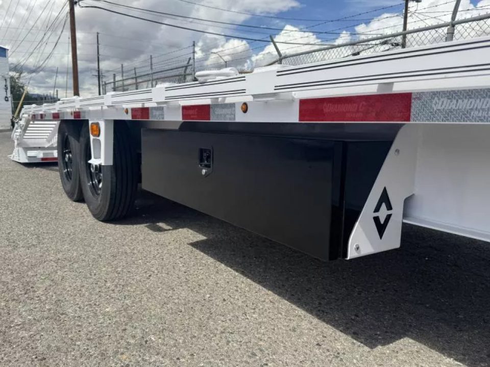 New 2026 Diamond C DEC 26' Max Ramp - 14.9K Deckover Equipment Trailer