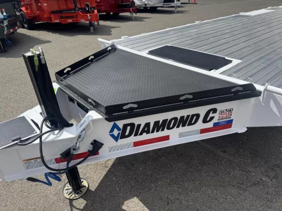 New 2026 Diamond C DEC 26' Max Ramp - 14.9K Deckover Equipment Trailer