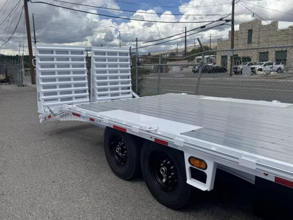 New 2026 Diamond C DEC 26' Max Ramp - 14.9K Deckover Equipment Trailer