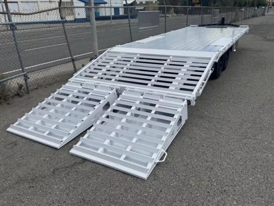 New 2026 Diamond C DEC 26' Max Ramp - 14.9K Deckover Equipment Trailer